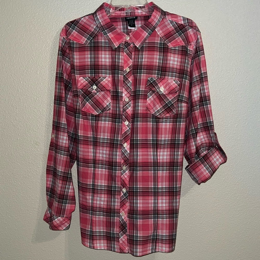 Torrid Womens Size 3, Pink, White, Dark Gray/Black Plaid Shirt